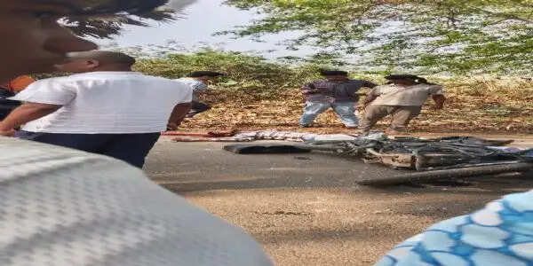 सड़क दुर्घटना में एक की मौत, दूसरा गंभीर रूप से घायल