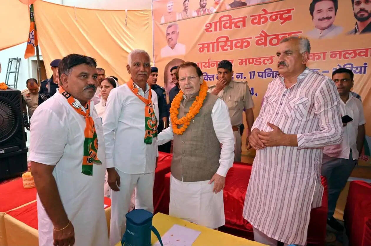 हिसार : बूथ स्तर तक संगठन मजबूत कर सरकारी योजनाओं को घर-घर पहुंचाएं कार्यकर्ता : डॉ. अरविंद शर्मा