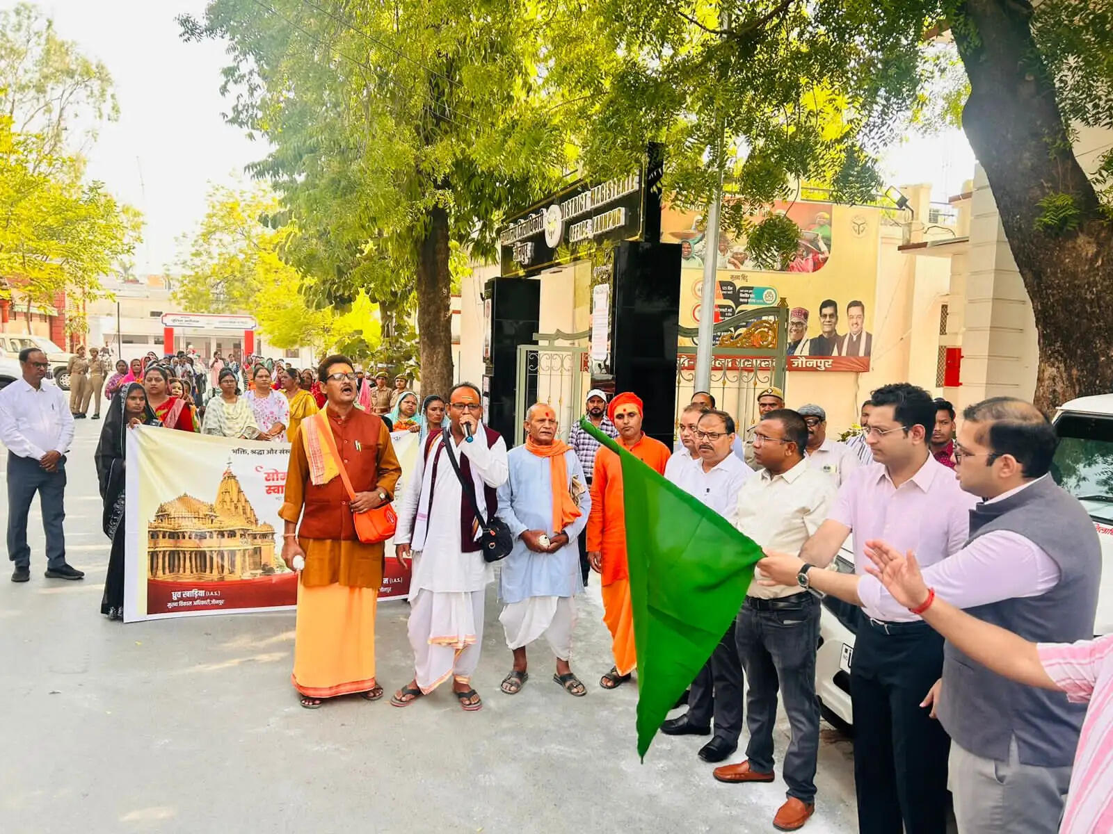 जौनपुर में सोमनाथ स्वाभिमान पर्व पर निकली भव्य कलश यात्रा