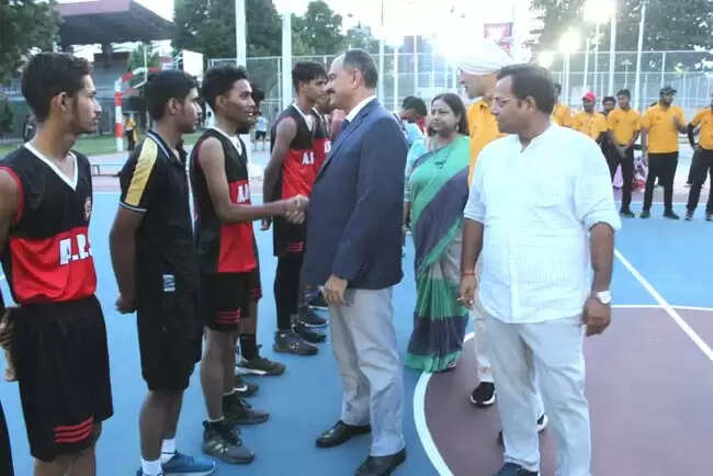 बास्केटबॉल प्रतियोगिता : डीपीएस, रानी रेवती, बीएचएस ए और संस्कार इंटरनेशनल सेमीफाइनल में