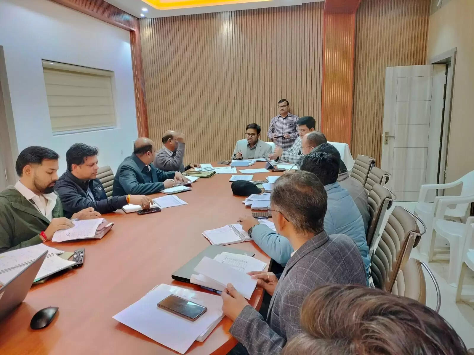 जल जीवन मिशन सरकार की प्राथमिकता, लापरवाही पर होगी कार्यवाही : डीएम