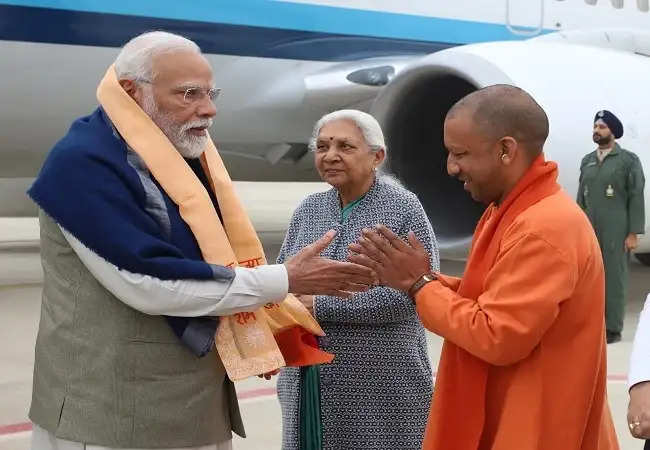 प्रधानमंत्री मोदी भगवान श्रीराम की नगरी अयोध्याधाम पहुंचे, रोड शो शुरू