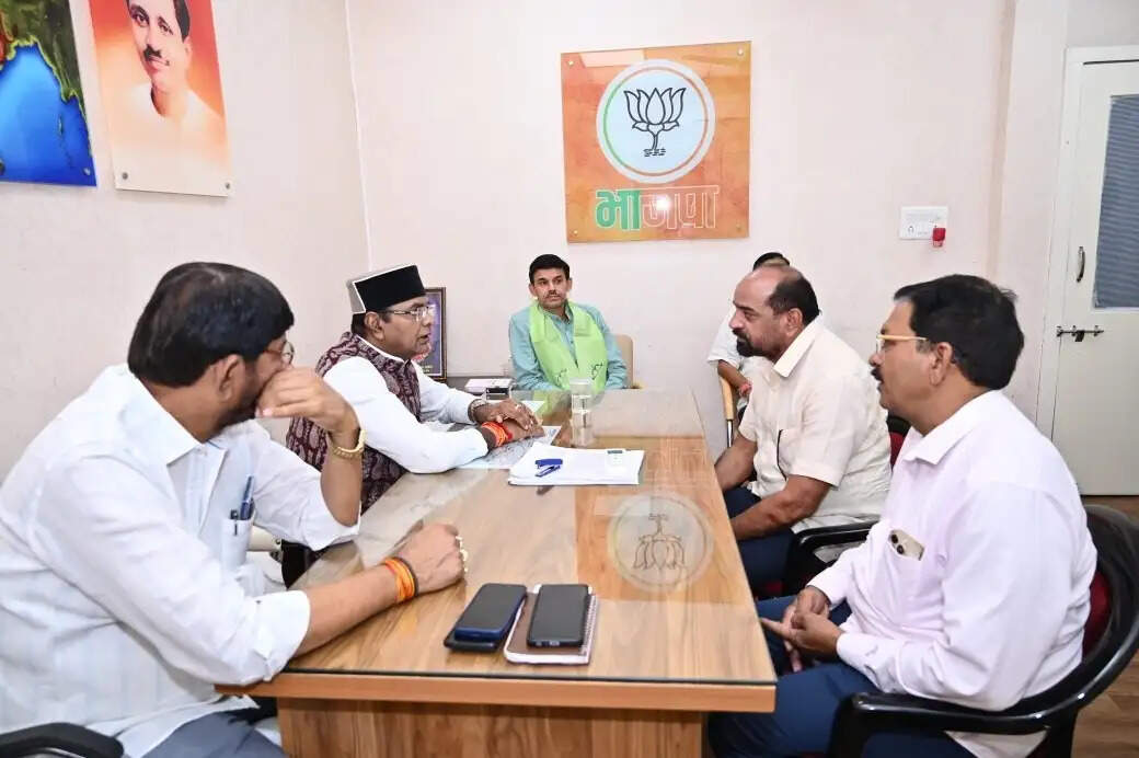 मंत्री विश्वास सारंग और लखन पटेल ने भाजपा प्रदेश कार्यालय में कार्यकर्ताओं से किया संवाद