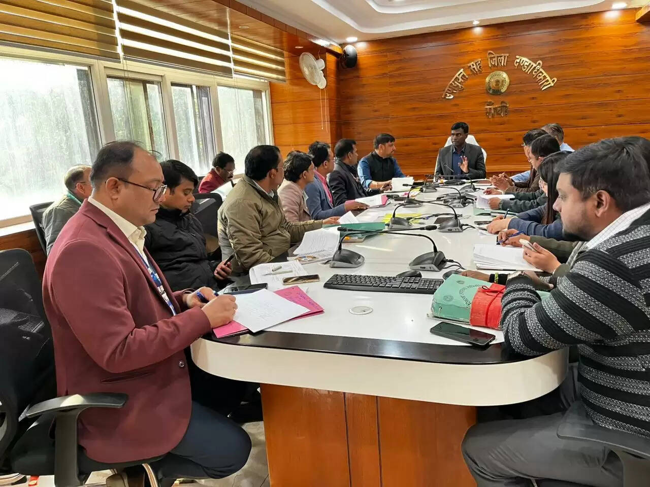 योजनाओं के क्रियान्वयन में पारदर्शिता और गुणवत्ता का रखें ध्यान : उपायुक्त