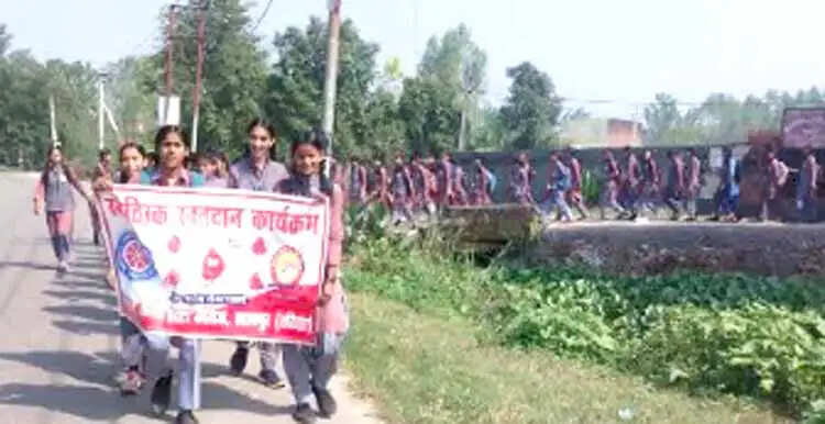 नुक्कड़ नाटक से ग्रामीणों को स्वैच्छिक रक्तदान के लिए किया प्रेरित