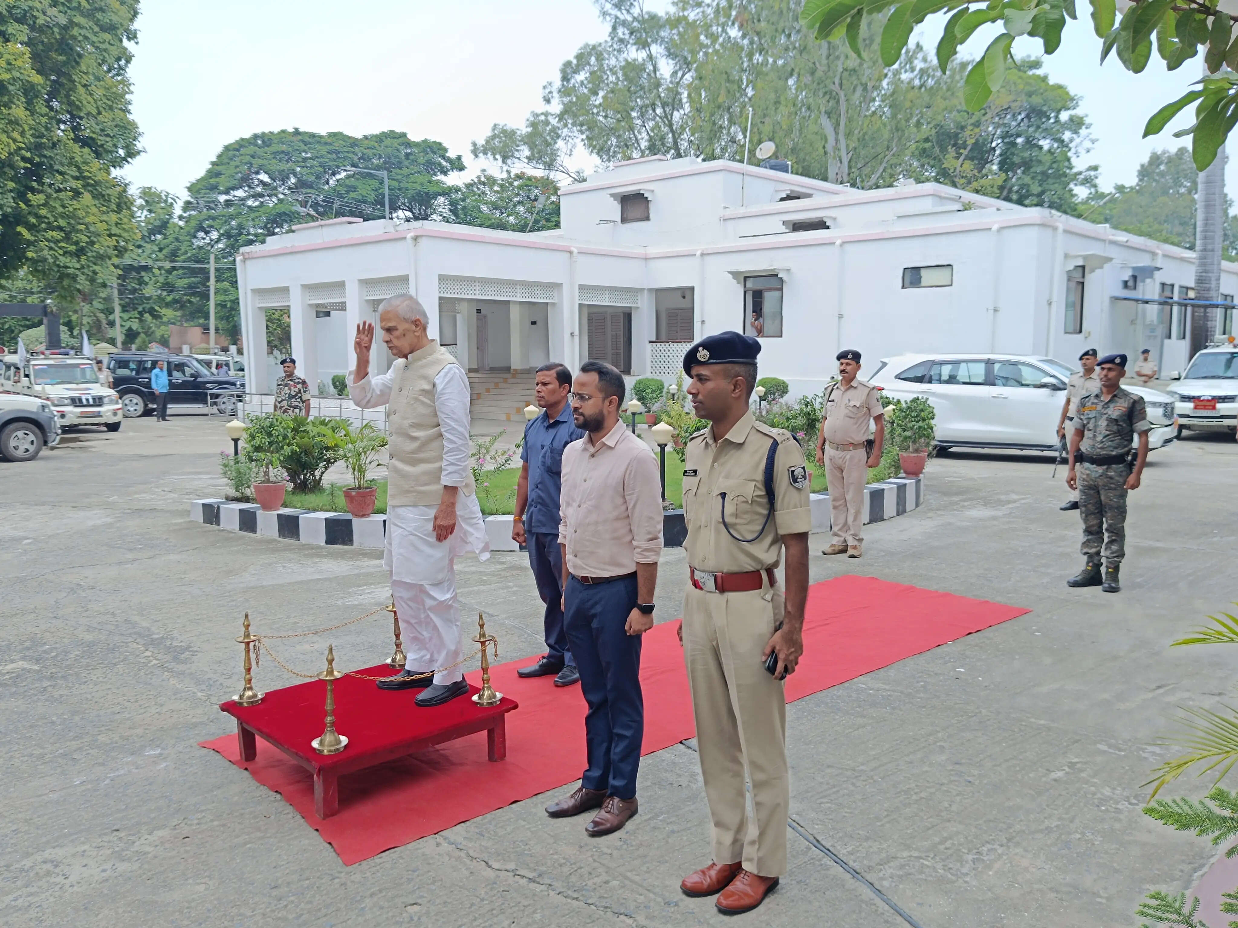 सारण में संभावित बाढ़ को लेकर हाई अलर्ट, उपमुख्यमंत्री सह प्रभारी मंत्री विजेंद्र प्रसाद यादव ने की समीक्षा बैठक