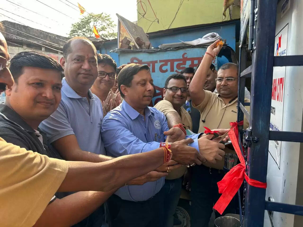 रोटरी रामगढ़ सिटी ने दुर्गा मंदिर के समीप लगवाया वाटर कूलर