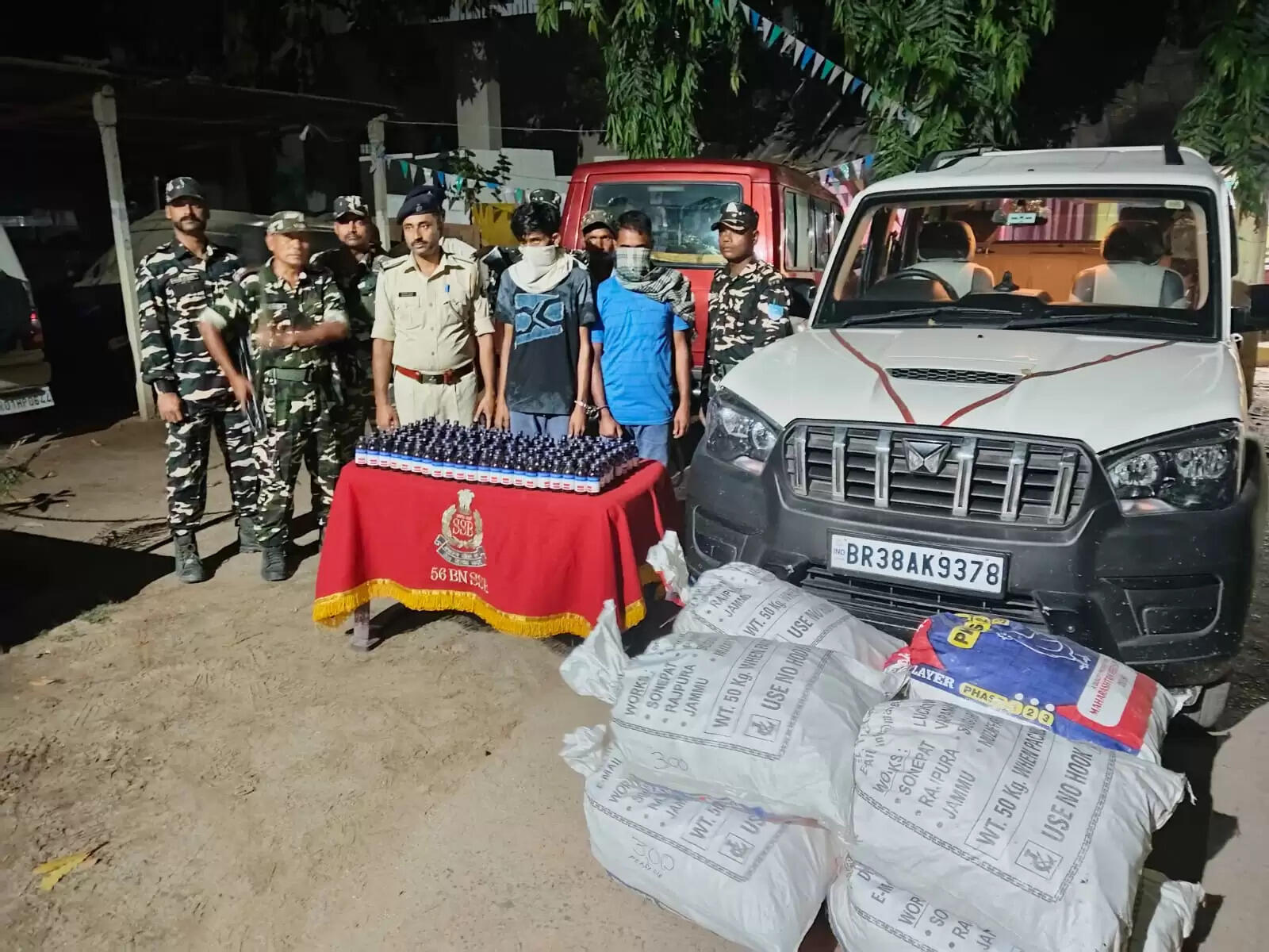 एसएसबी ने 2607 बोतल प्रतिबंधित कफ सिरप के साथ स्कॉर्पियो किया जब्त,दो गिरफ्तार