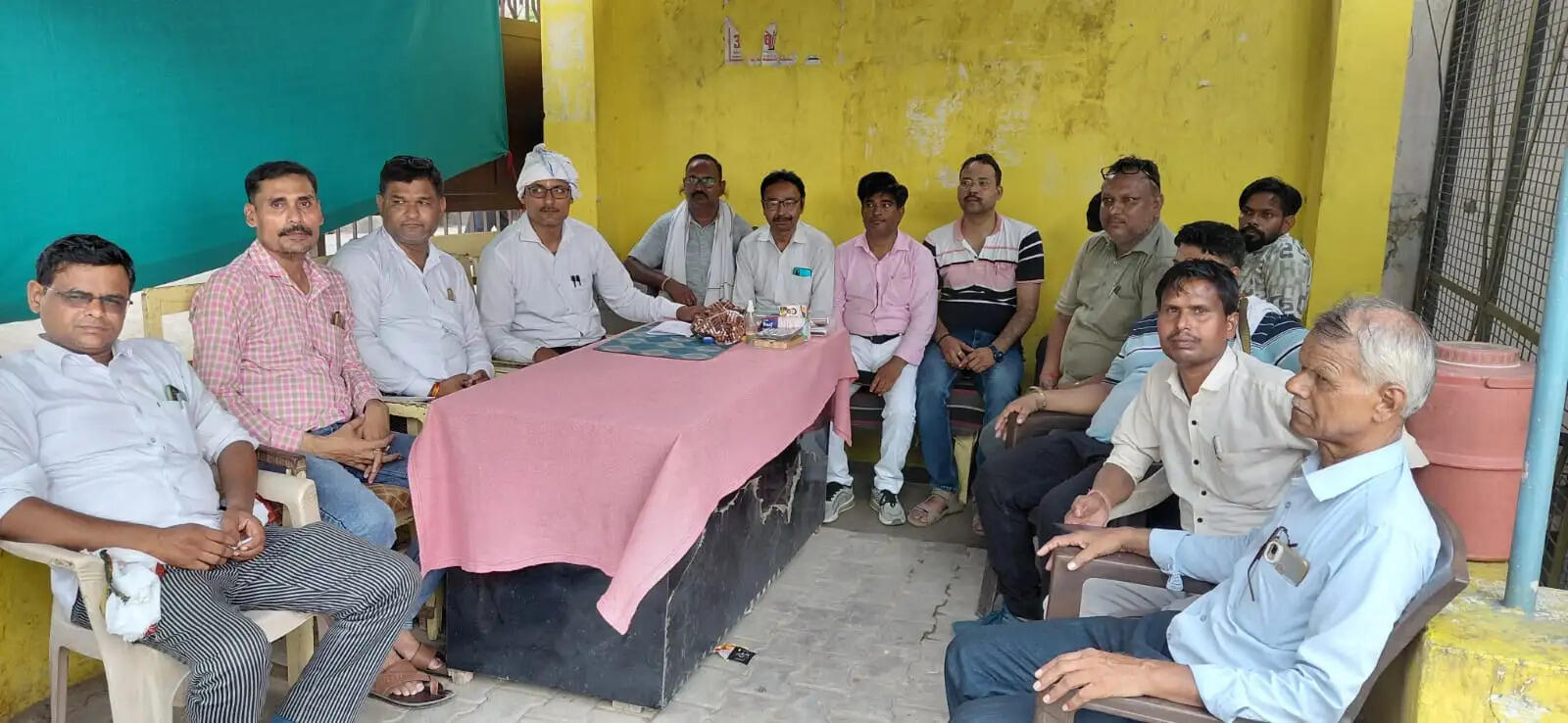 फर्रुखाबाद: ई-रजिस्ट्री प्रणाली के विरोध में तीसरे दिन भी हड़ताल पर रहे अधिवक्ता