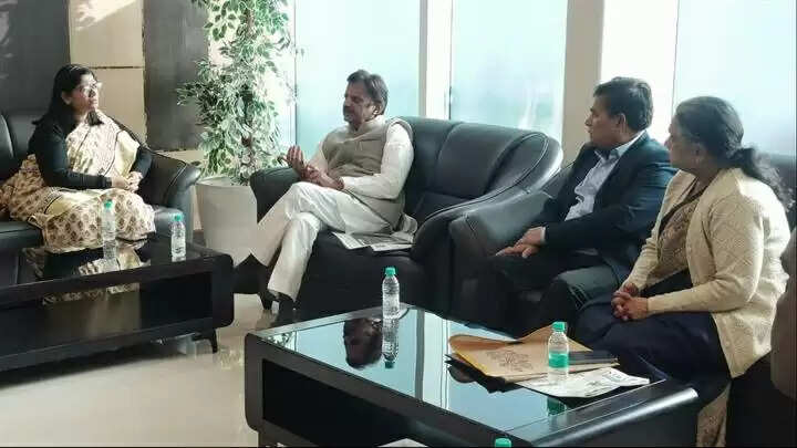 प्रधानमंत्री सुरक्षित मातृत्व अभियान को गंभीरता से लें: उप मुख्यमंत्री शुक्ल