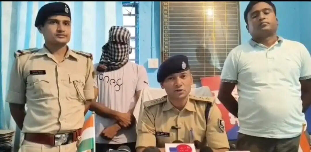ग्रामीणों के नाम पर फर्जी सिम बेचने वाला पीओएस एजेंट गिरफ्तार, 122 साइबर ठगी में हुआ था इस्तेमाल