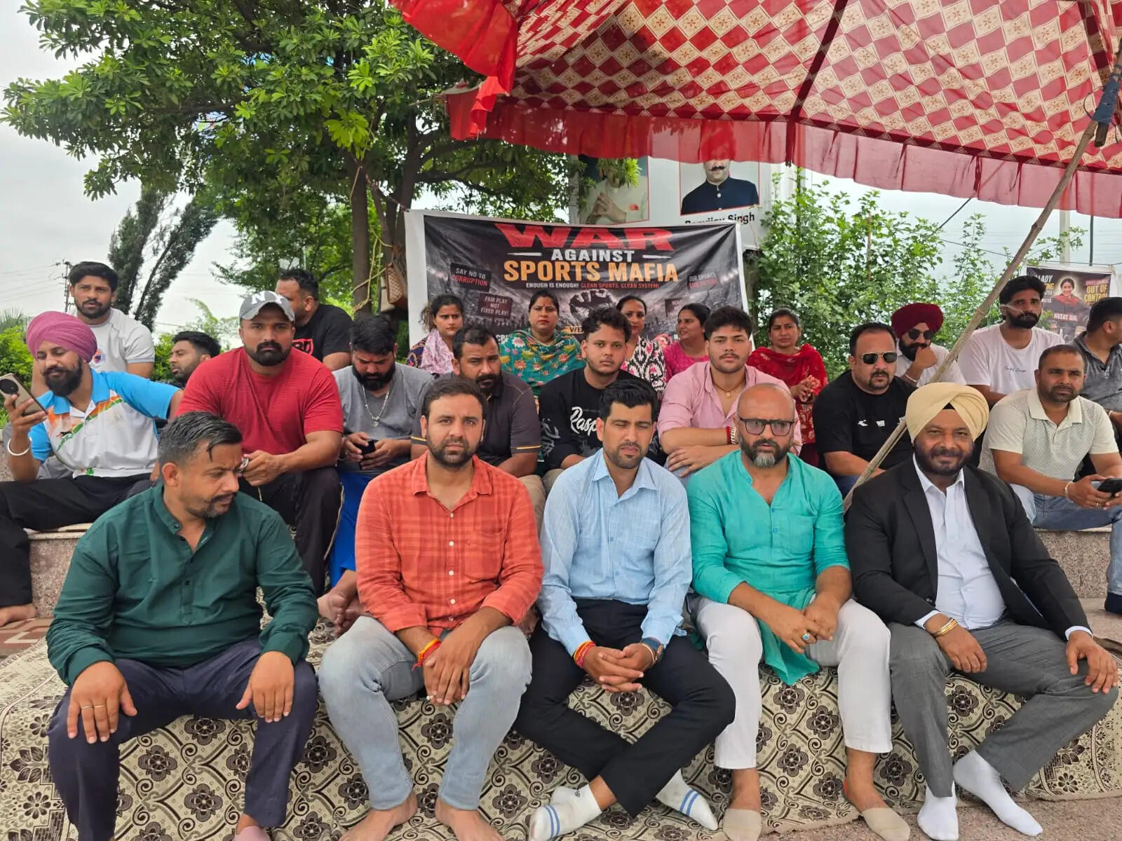 खिलाड़ियों के समर्थन में उतरे जम्मू के युवा, चयन प्रक्रिया में पारदर्शिता की उठाई मांग
