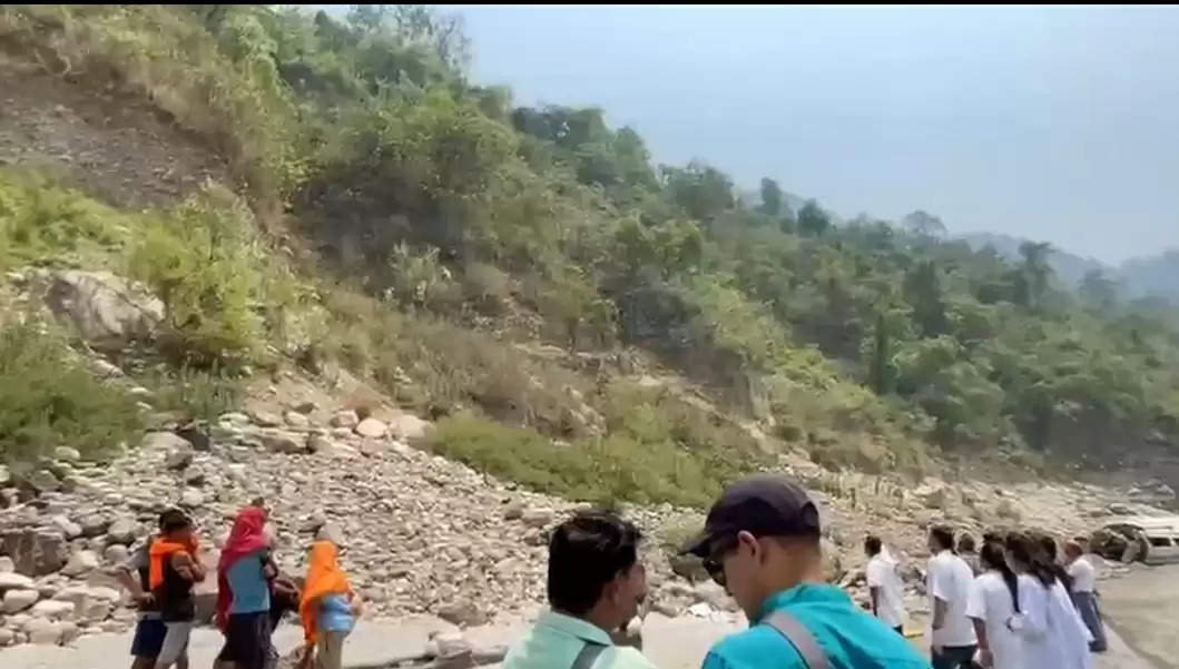 (अपडेट) उत्तराखंड: टेम्पो ट्रैवलर अलकनंदा में गिरा, 12 की मौत, 14 घायल