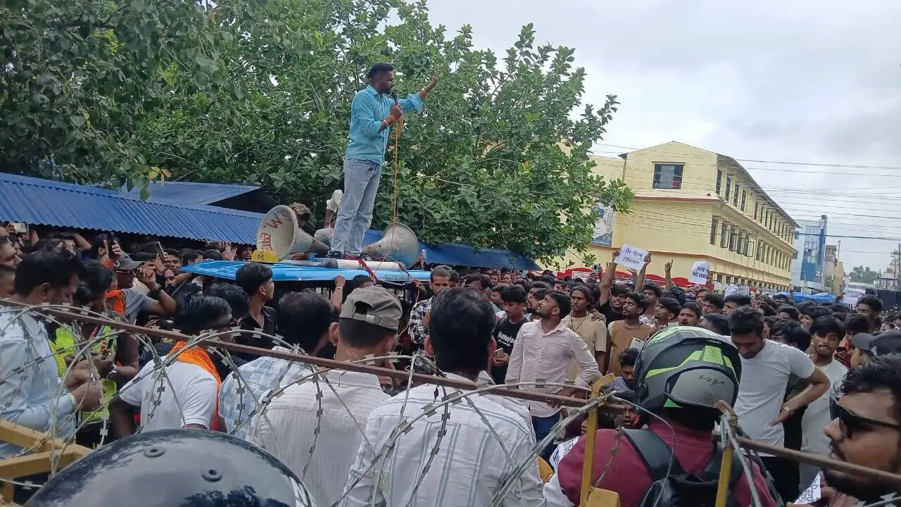 नेपाल:सुनसरी की घटना से मधेश प्रदेश में कर्फ्यू, प्रदर्शन के दौरान लहान में पुलिस की गोली से एक की मौत,एक घायल