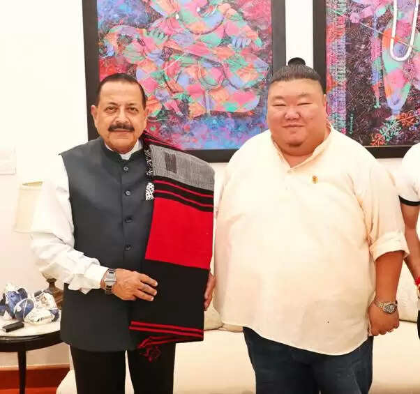 नागालैंड सरकार के मंत्री तेमजेन इमना अलोंग ने की केंद्रीय मंत्री डॉ. जितेन्द्र सिंह से मुलाकात, राज्य के विकास को लेकर चर्चा