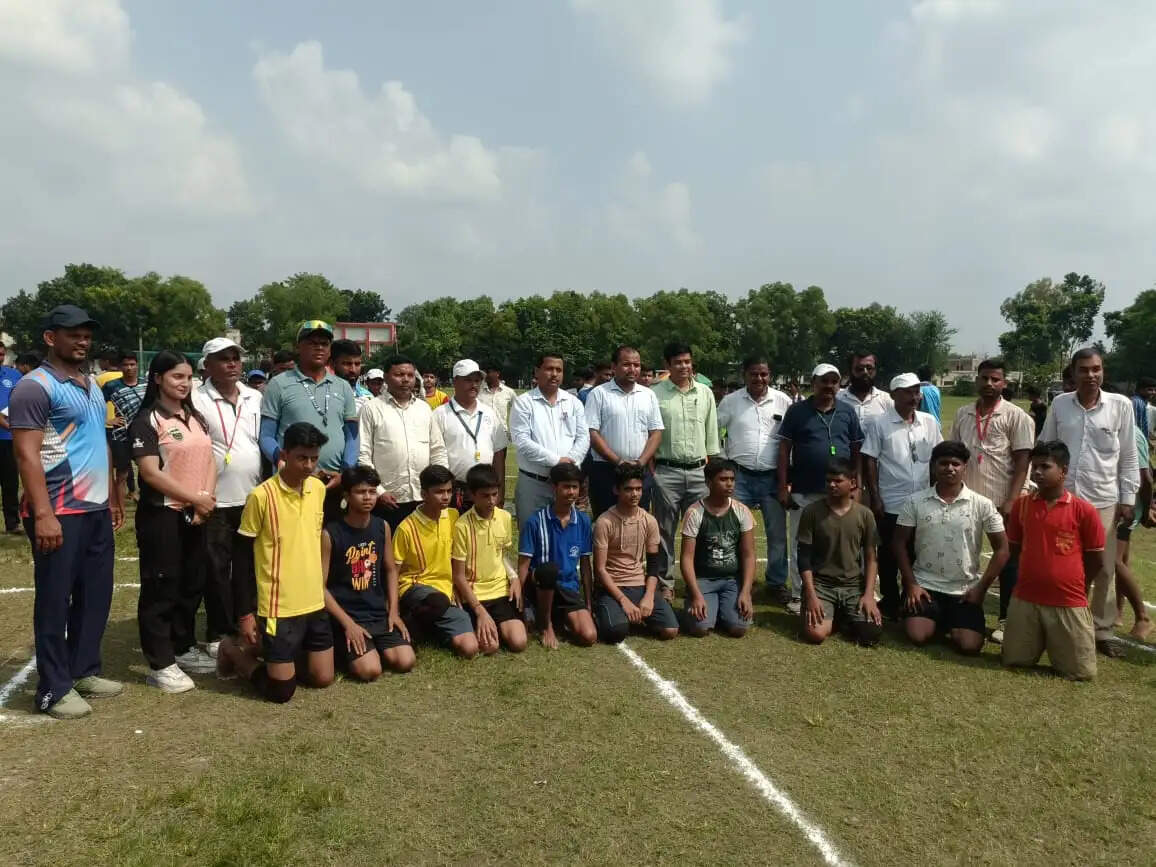 जिला स्तरीय विद्यालय खेल प्रतियोगिता में खिलाड़ियों ने दिखाया दमखम