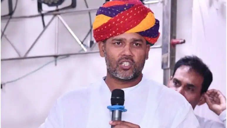 कांग्रेस विधायक अशोक चांदना पर धमकाने का मामला दर्ज