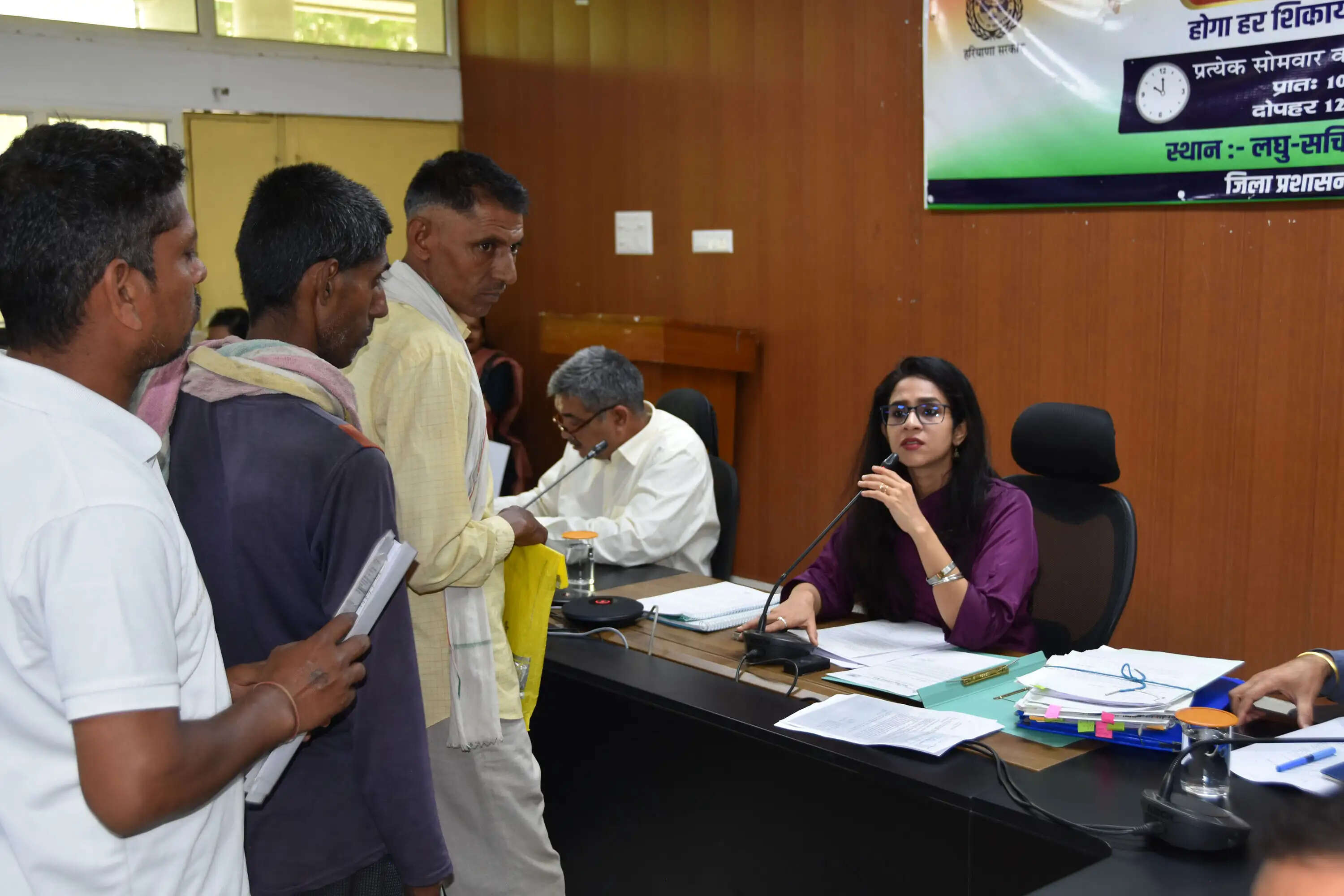 कैथल: समाधान शिविर में डीसी ने देरी से पहुंचने वाले अधिकारियों को लगाई कड़ी फटकार