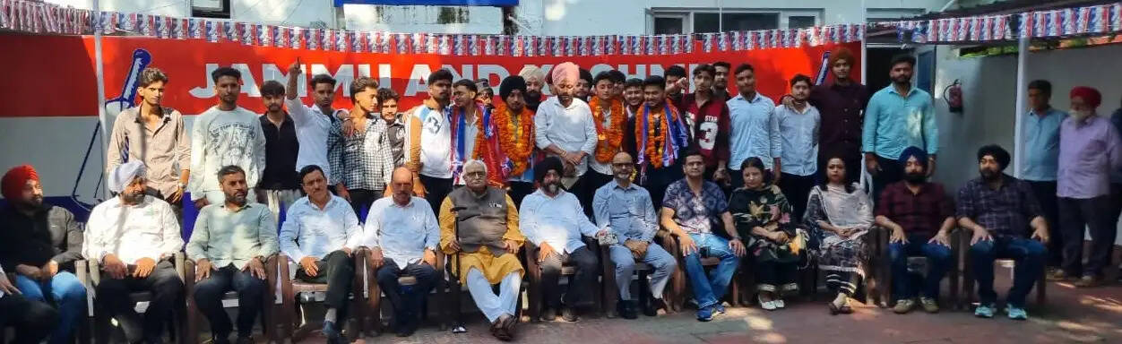 जीजीएम साइंस कॉलेज के विद्यार्थियों ने थामा अपनी पार्टी का दामन