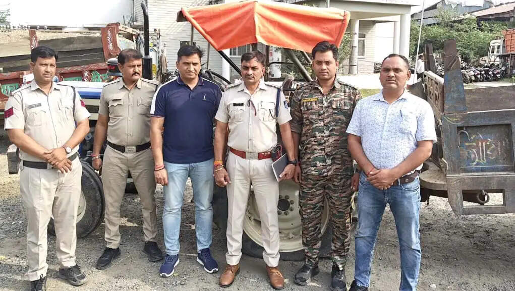 मुरैना में अवैध रेत से भरी ट्रैक्टर-ट्रॉली जब्त, चालक फरार