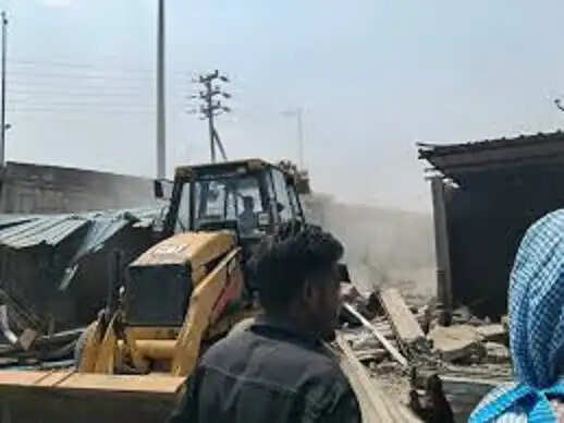 भोपाल के मुबारकपुर चौराहे पर अतिक्रमण हटाने की बड़ी कार्रवाई,&nbsp;एक दर्जन अवैध दुकानें हटाईं