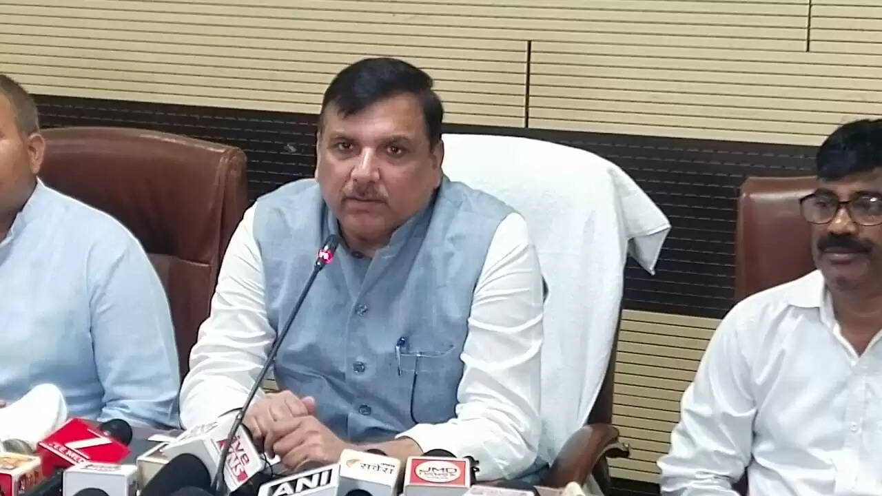 विकास के नाम पर काशी की आत्मा को कुचला जा रहा: संजय सिंह