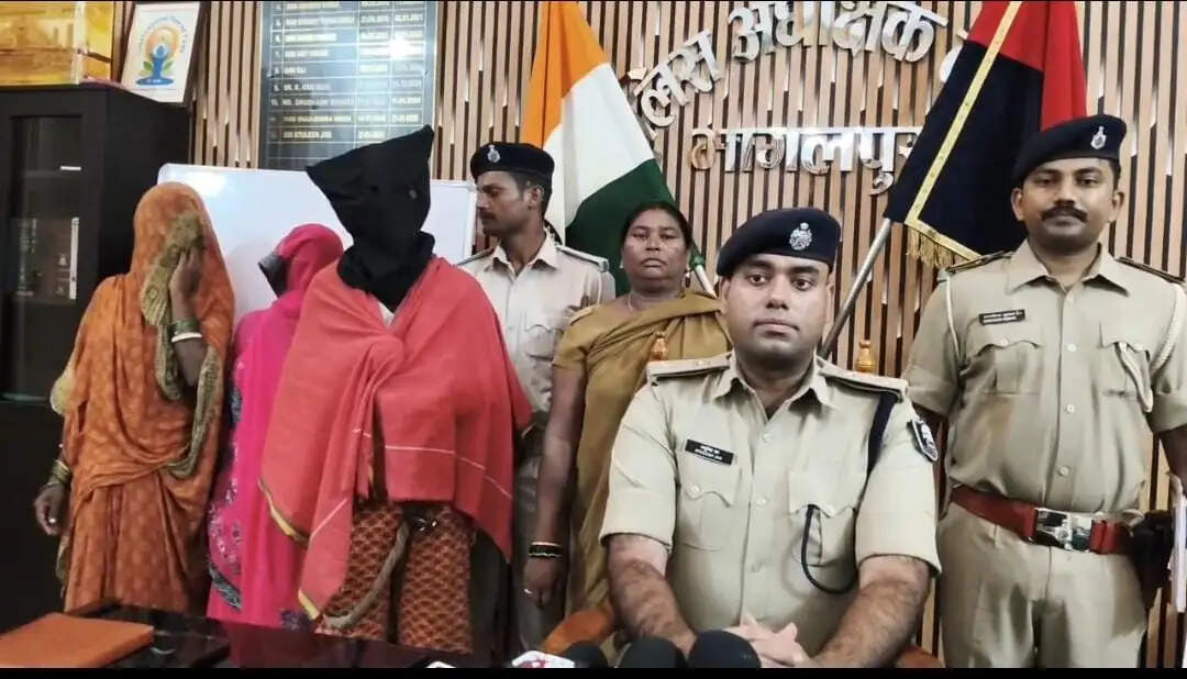 2.4 किलो गांजा के साथ तीन गिरफ्तार