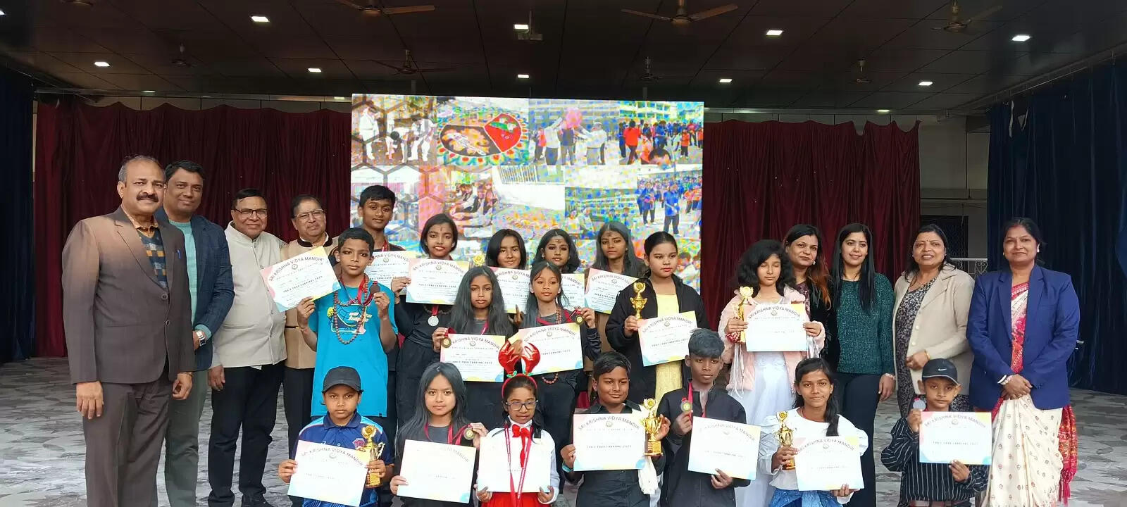 श्री कृष्ण विद्या मंदिर में फन एंड फूड कार्निवल में बच्चों ने उठाया आनंद