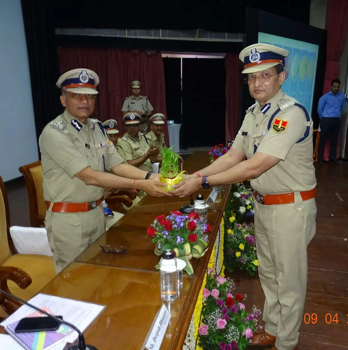 विभाग व राष्ट्र की सेवा में निरंतर सर्वोत्तम योगदान देते रहे : &nbsp;डीजी अग्रवाल