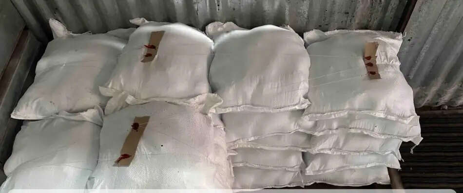 पवित्र जल कंपनी के पैकेज्ड पानी पर कार्रवाई, 30 बोरियां जब्त