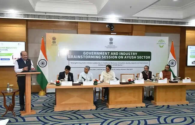 आयुष क्षेत्र को वैश्विक स्तर पर प्रतिस्पर्धी बनाने की रणनीति पर विचार-विमर्श