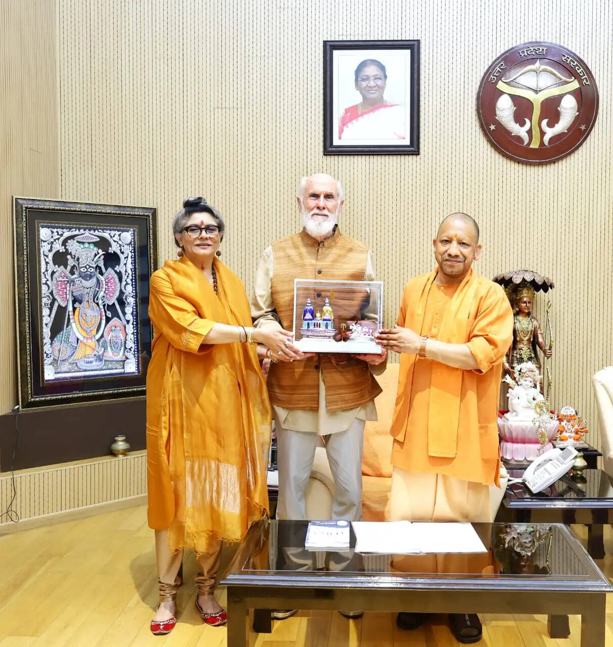 अमेरिकी वैदिक विद्वान डॉ. फ्रॉले ने मुख्यमंत्री से की मुलाकात, कहा- राजनीति का शुद्धिकरण कर रहे योगी आदित्यनाथ