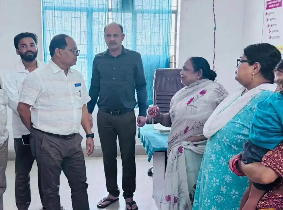 सुपौल में सिविल सर्जन का औचक निरीक्षण, स्वास्थ्य संस्थानों की व्यवस्था सुधारने के निर्देश