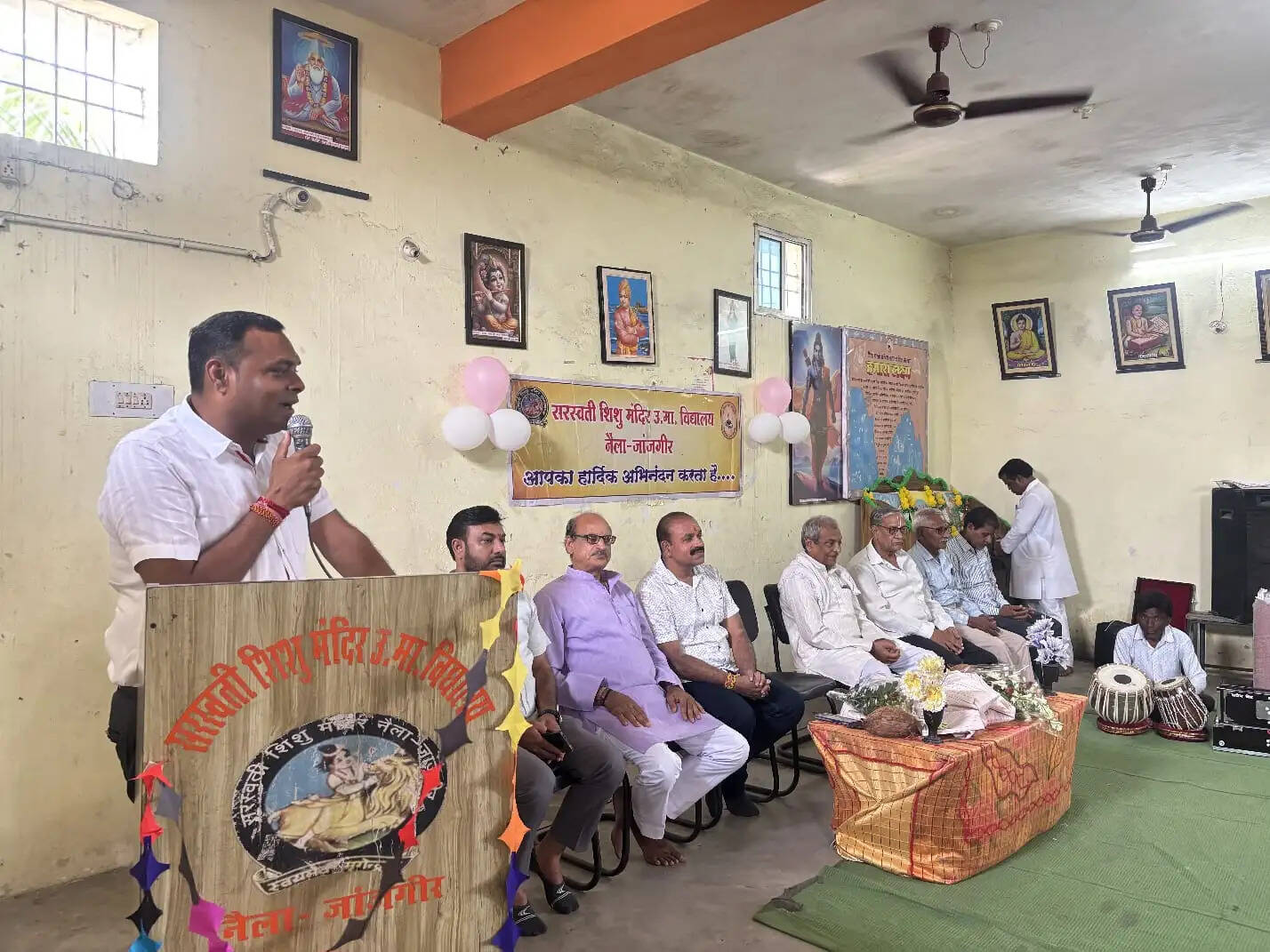 सरस्वती शिशु मंदिर में शाला प्रवेश उत्सव: हरि लीला ट्रस्ट ने बढ़ाया उत्साह, संगीत गतिविधियों के लिए भेंट किए वाद्य यंत्र