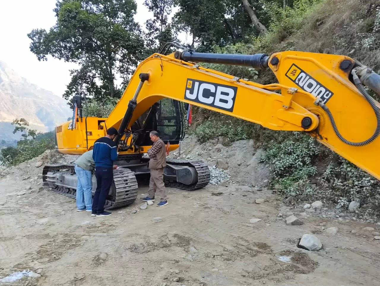 बाराकोट में अवैध खनन पर प्रशासन की बड़ी कार्रवाई