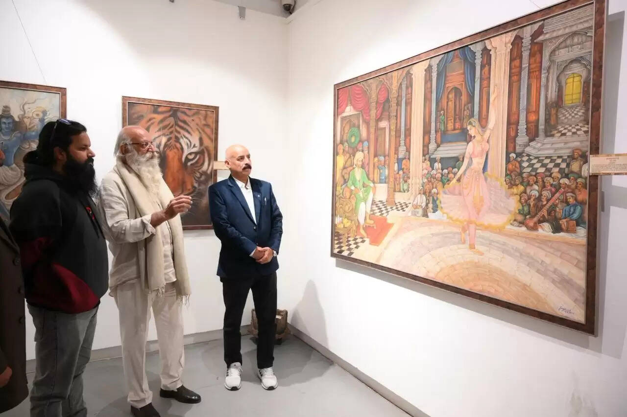 जवाहर कला केंद्र में चित्रांग कला प्रदर्शनी में कैनवास पर उकेरी यात्रा