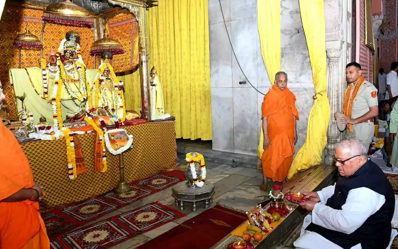 राज्यपाल ने गोविंद देव जी मन्दिर में पूजा अर्चना कर प्रदेशवासियों की खुशहाली की कामना की