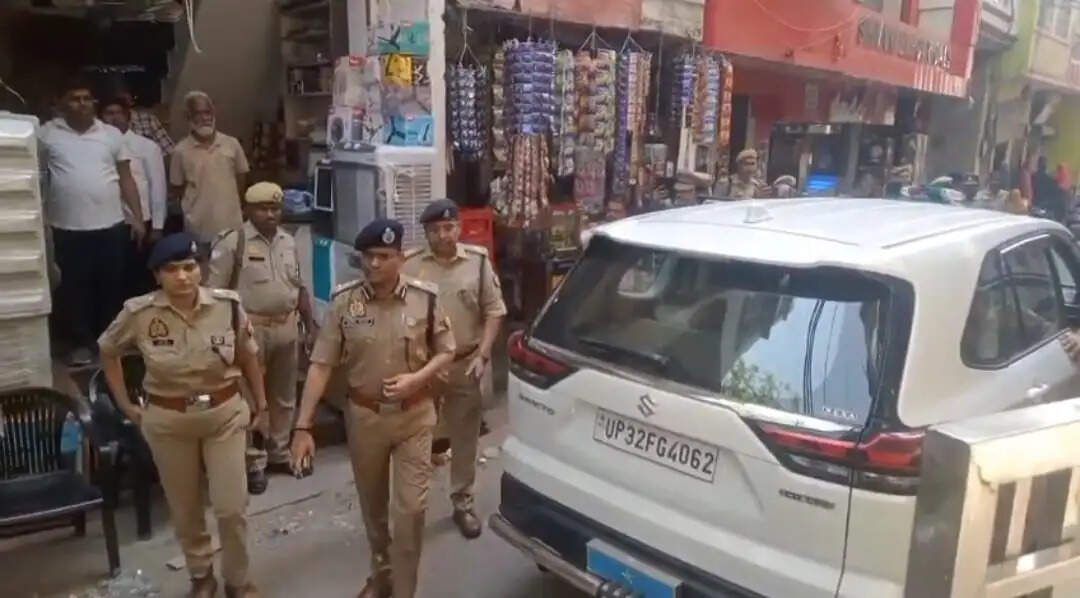 पूर्व विधायक के घर बम विस्फोट का मामला : घटनास्थल पहुंचे डीआईजी बोले- आरोपित जांच में सहयोग नहीं कर रहे