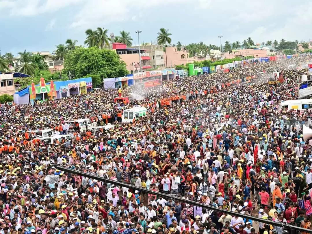 पुरी बाहुडा  यात्रा: श्रीमंदिर की ओर रथ अग्रसर होना प्रारंभ, भक्तिभाव से रथों  को खींच रहे हैं श्रद्धालु