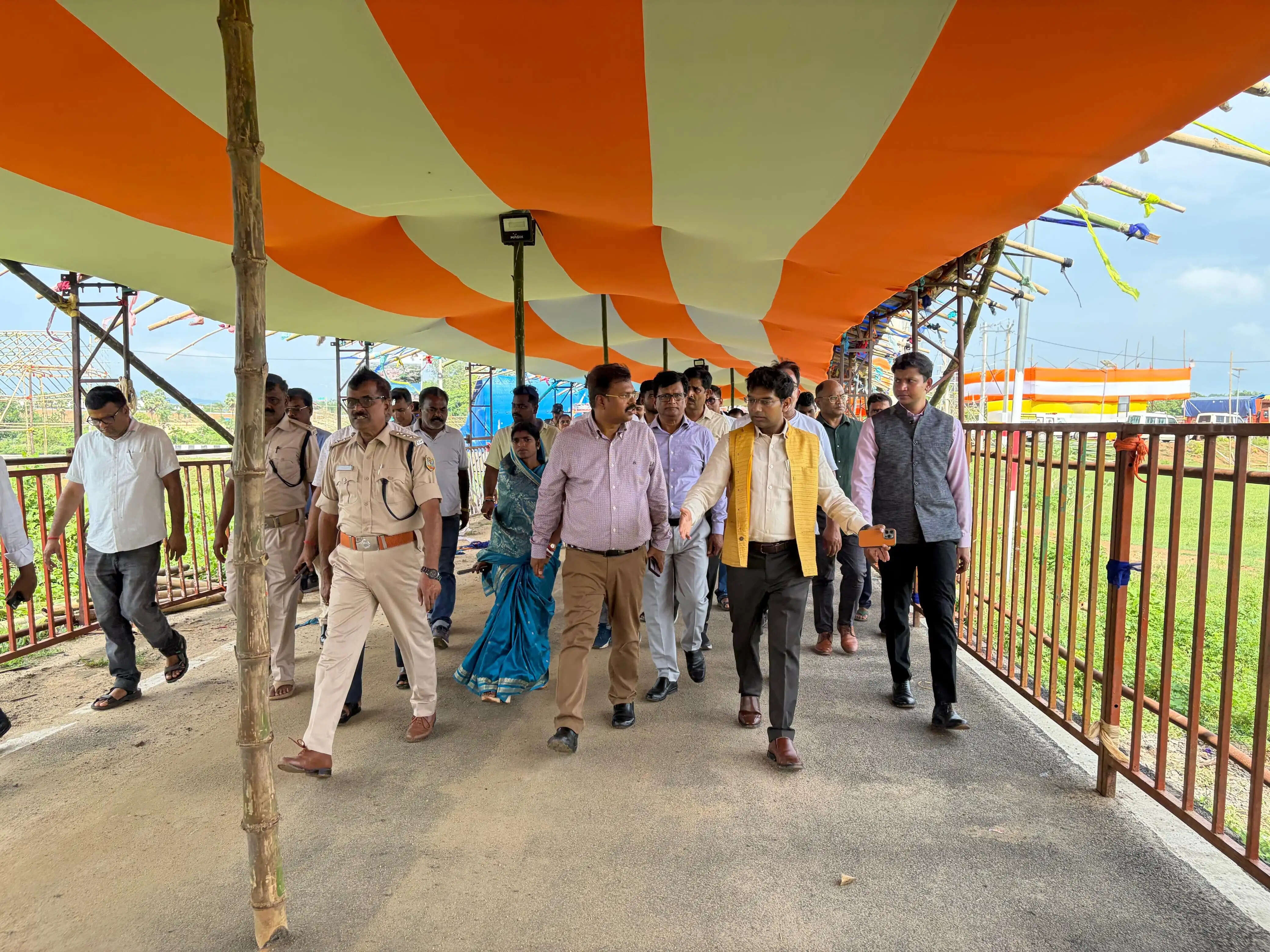 श्रावणी मेला के सफल आयोजन को लेकर डीसी ने बासुकीनाथ धाम का किया निरीक्षण