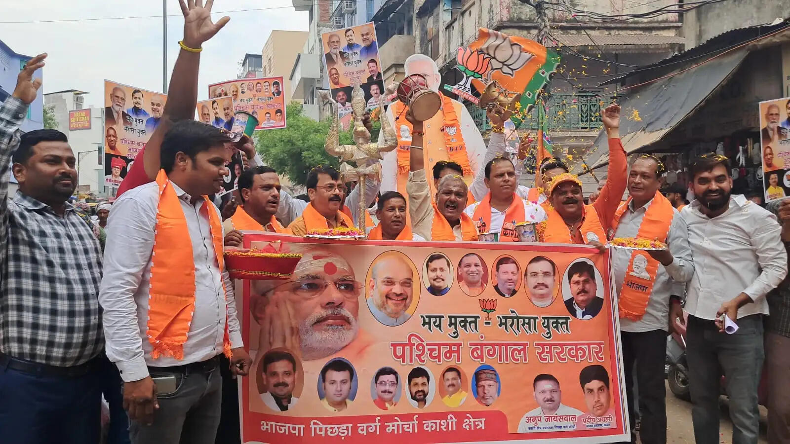पश्चिम बंगाल में भाजपा की लगातार बढ़त पर काशी में उल्लास, पार्टी कार्यकर्ता सड़क पर उतरे, मनाया विजय उत्सव