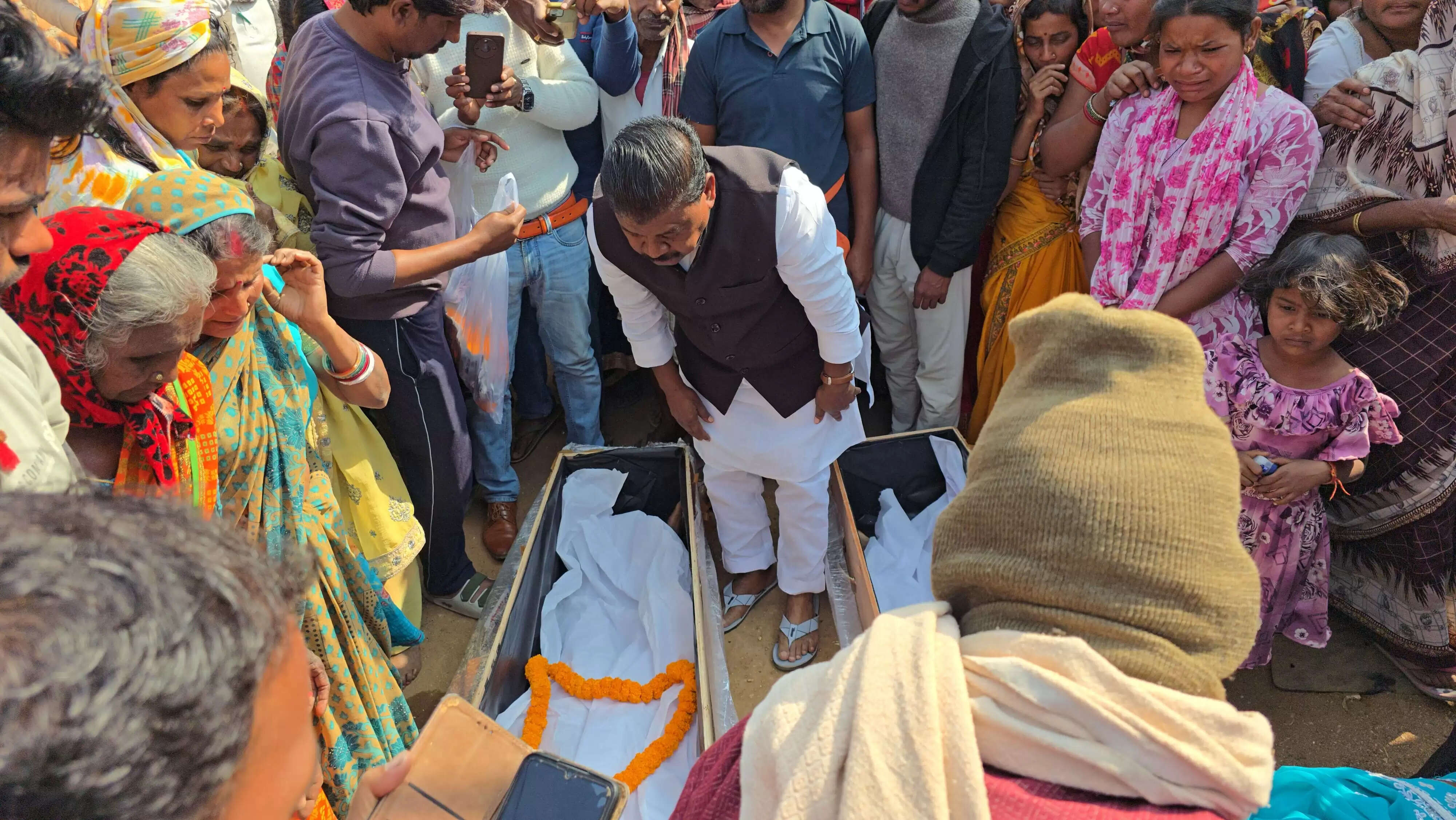 गोवा अग्निकांड में मारे गुए झारखंड के तीन युवकों के लाए गए शव रांची