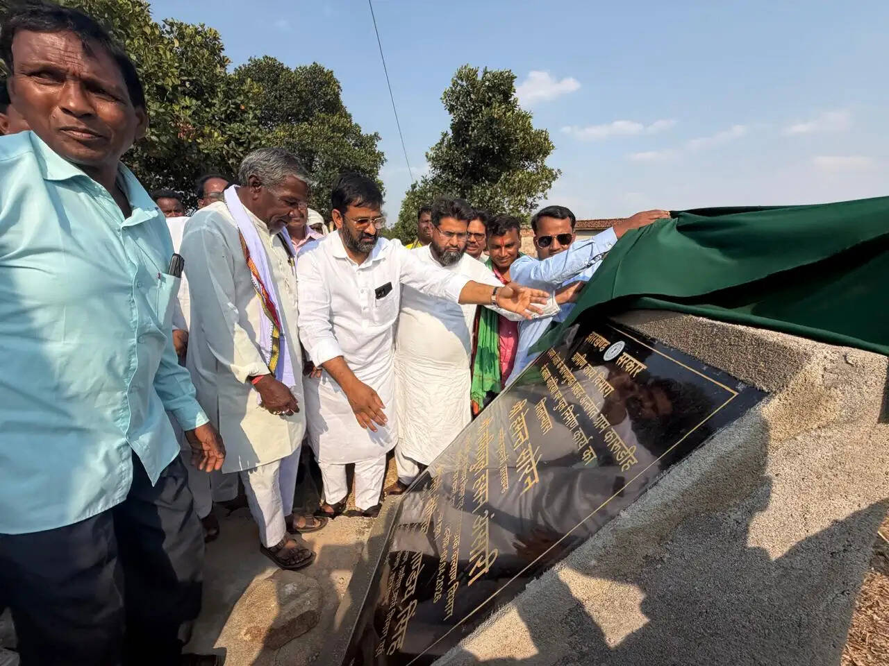 मंत्री ने 1.81 करोड़ से बननेवाले पुल निर्माण का किया शिलान्यास