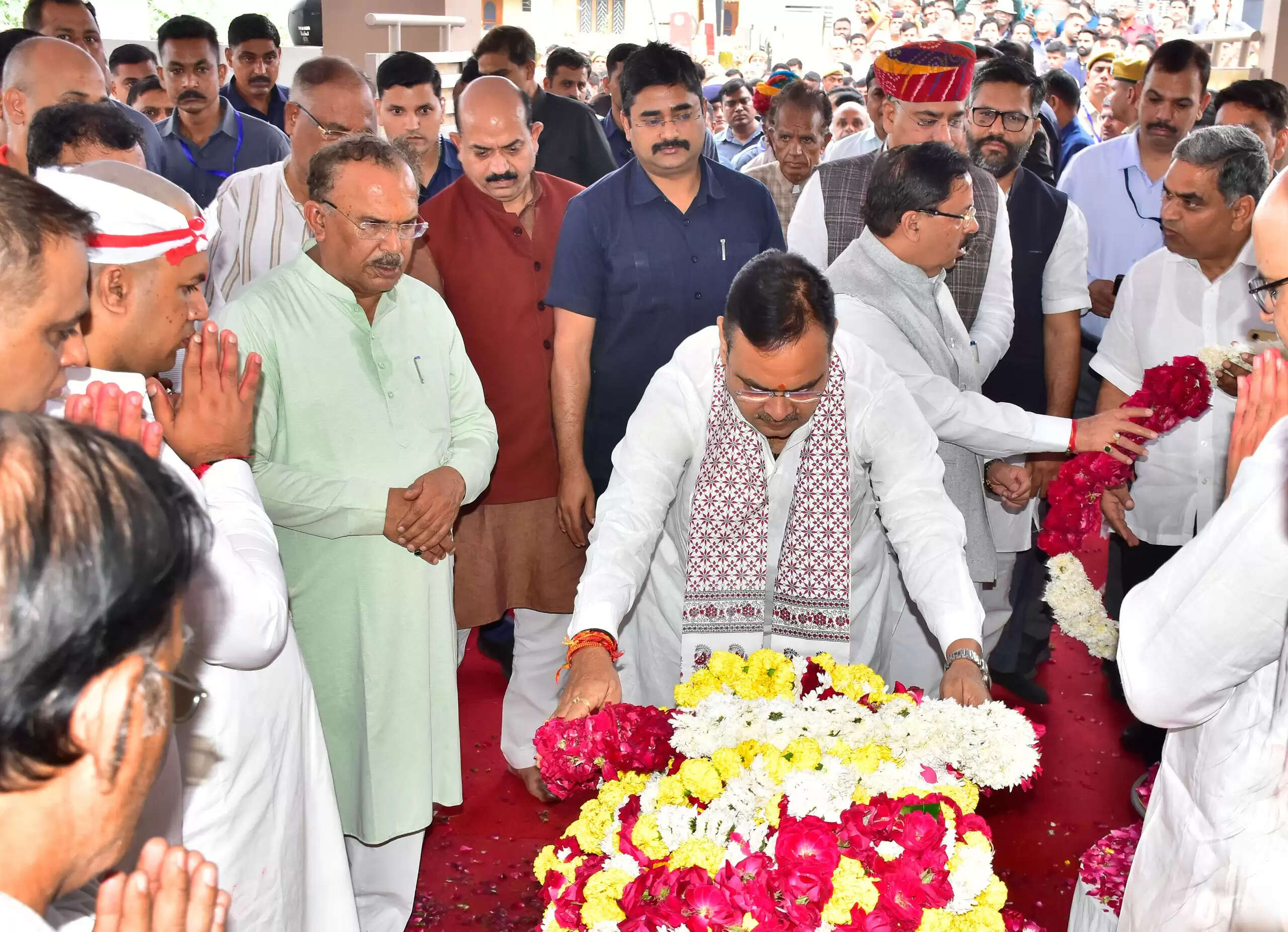 मुख्यमंत्री भजनलाल शर्मा ने विधानसभा अध्यक्ष की पत्नी को श्रद्धासुमन अर्पित किए