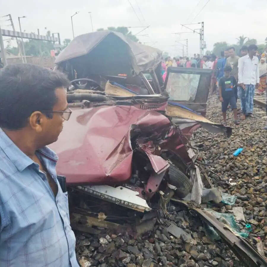 मुर्शिदाबाद रेल हादसा, सुपरवाइजर निलंबित, गेटमैन गिरफ्तार, प्रत्येक पीड़ित परिजन को 10 लाख रुपये की सहायता