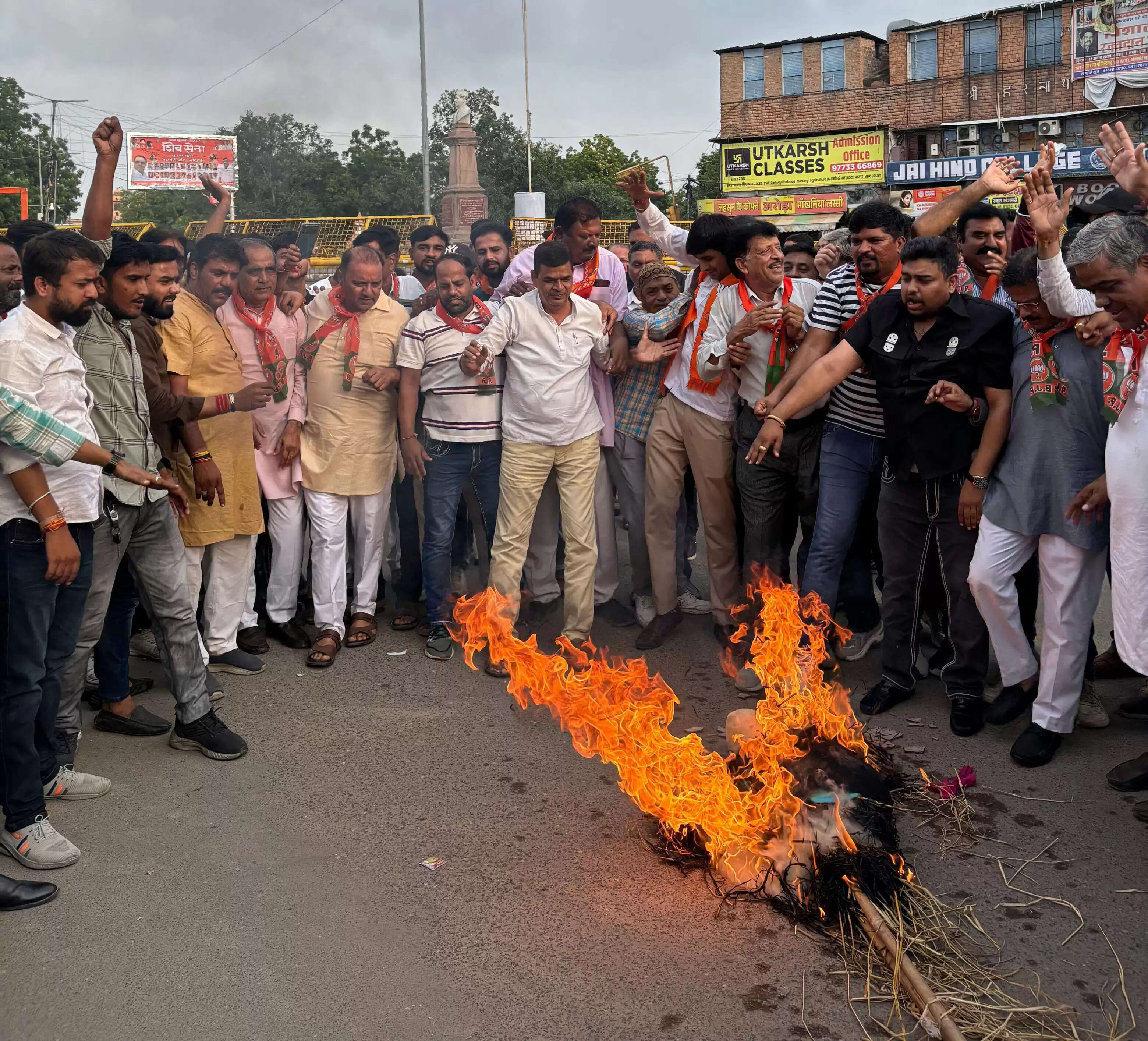 भाजपा ने राहुल गांधी का फूंका पुतला