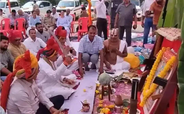 रीवाः विजय दशमी पर्व पर उपमुख्यमंत्री ने किया शस्त्र पूजन