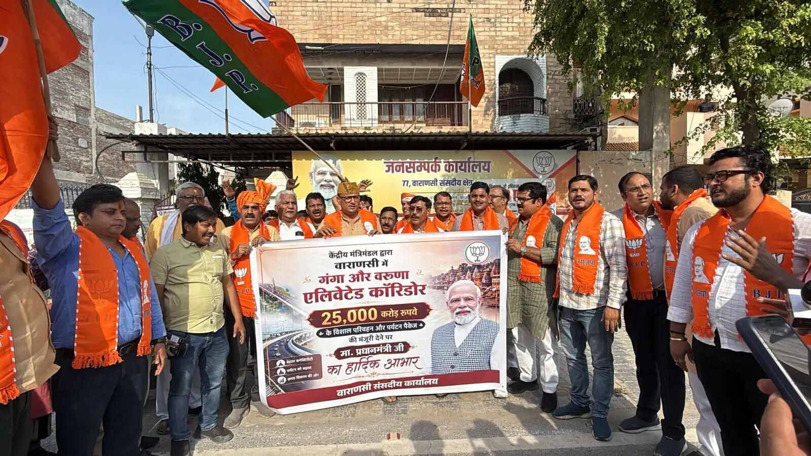 वाराणसी में 25 हजार करोड़ के मेगा रोड प्रोजेक्ट पर भाजपा का जश्न,मनाया उत्सव