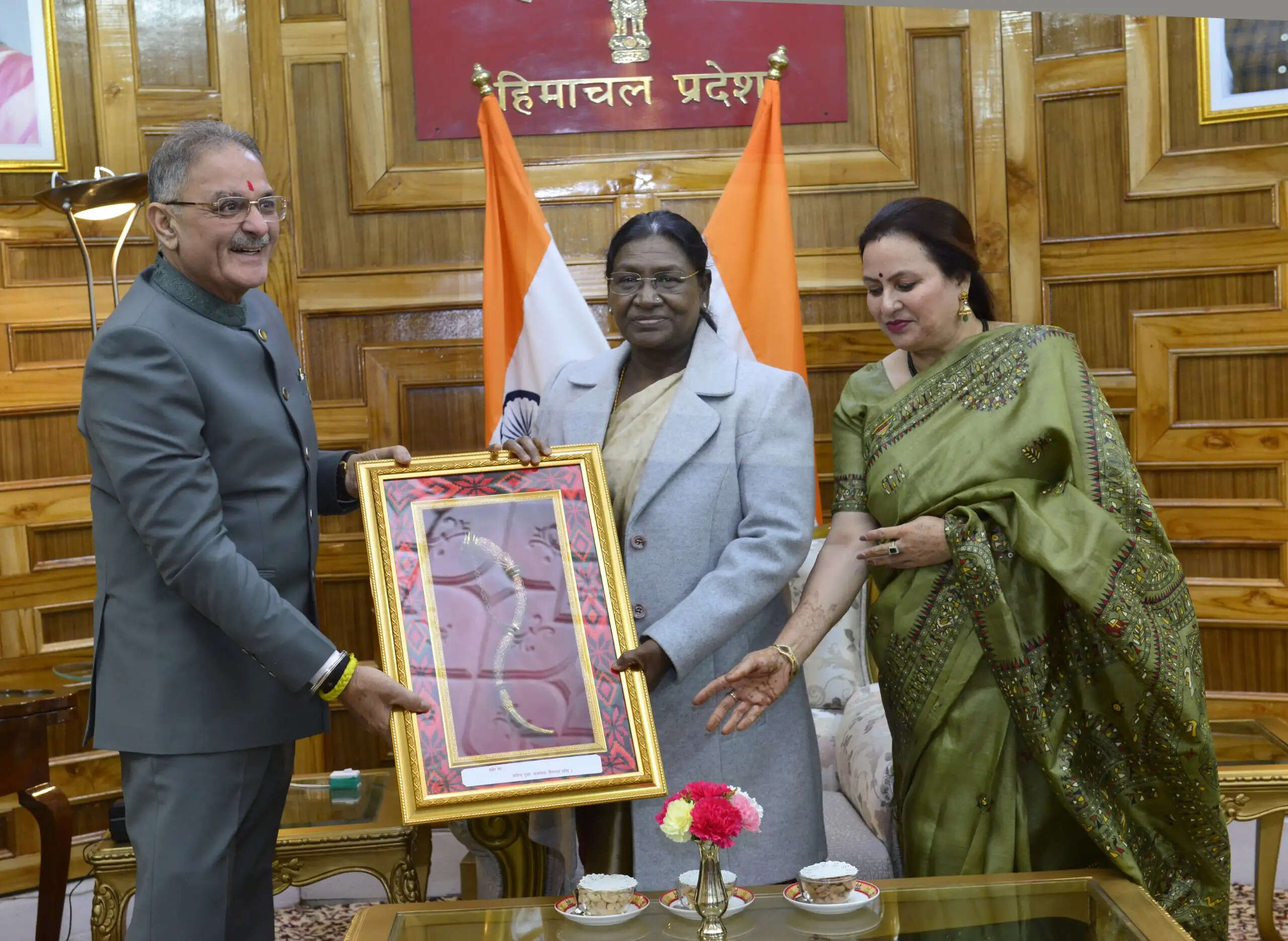 राष्ट्रपति द्रौपदी मुर्मू के सम्मान में लोक भवन शिमला में रात्रि भोज का आयोजन
