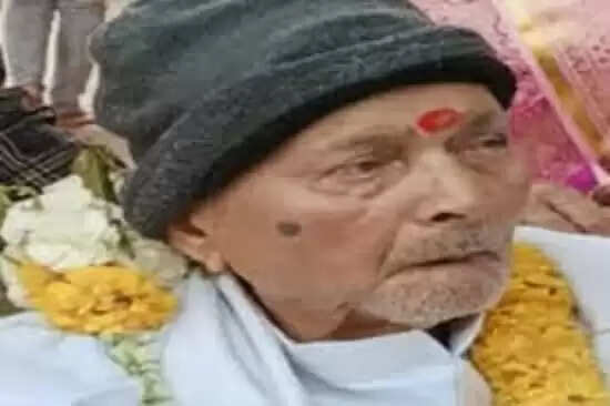 मुख्यमंत्री&nbsp;डाॅ.&nbsp;यादव&nbsp;के&nbsp;ससुर&nbsp;पंचतत्व&nbsp;में&nbsp;हुए&nbsp;विलीन,&nbsp;रीवा में सीएम के दोनों बेटे-बहन श्रद्धांजलि देने पहुंचे